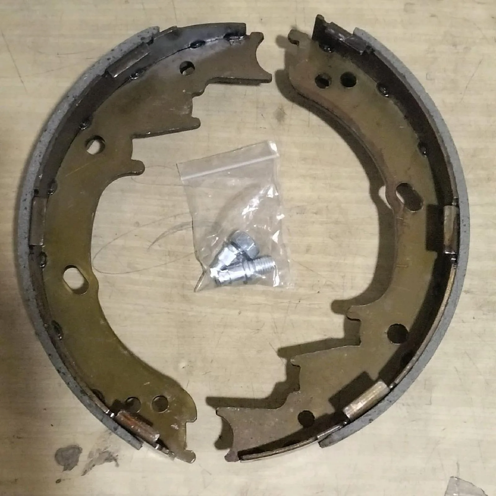 Kampas Rem Mitsubishi 91E46-00114 Forklift Brake Shoe FD20 FD30