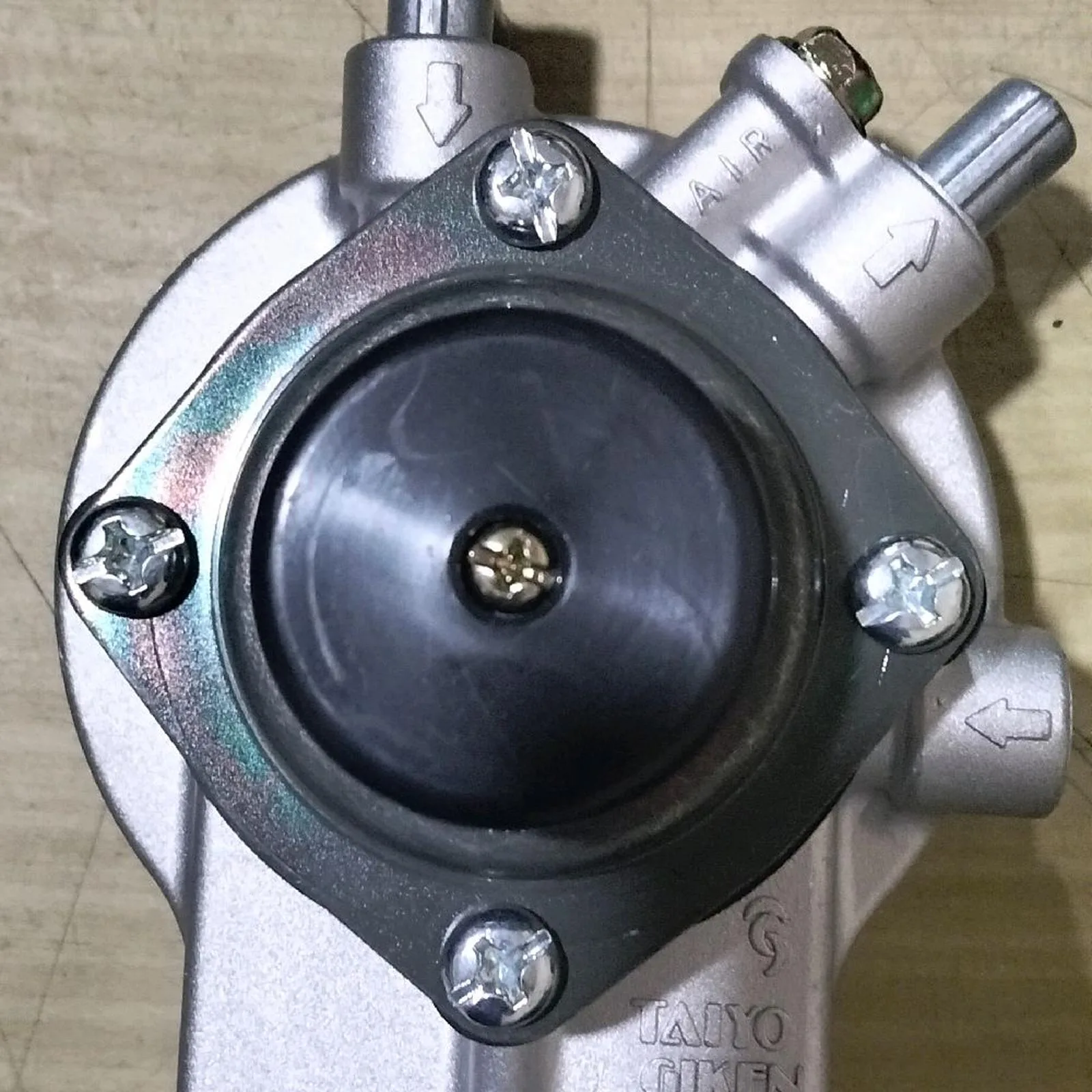 Pompa Solar Fuel Pump untuk Forklift Mitsubishi & Caterpillar Buatan Taiwan